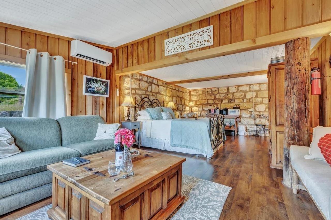 프레드릭스버그 A Barn At The Quarry B&B 외부 사진