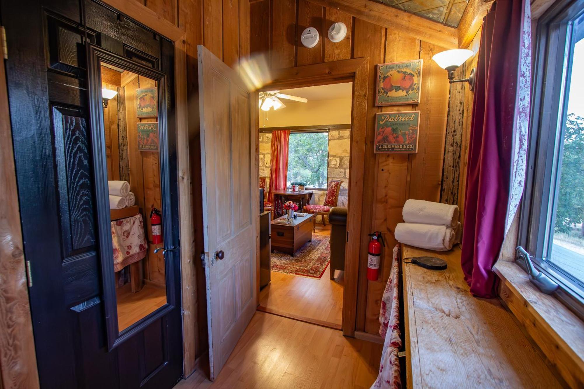 프레드릭스버그 A Barn At The Quarry B&B 외부 사진